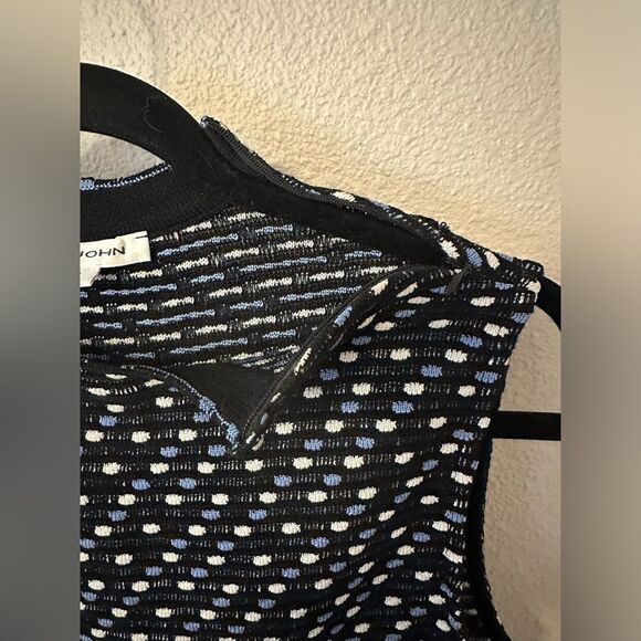 St. John Sleeveless Knit Mock Neck Blouse Sz M - Picture 2 of 6